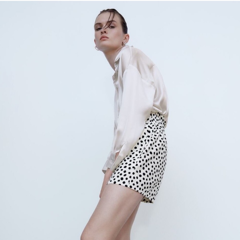 NWT Zara SIze S Polka Dot Cotton
Poplin Belted Shorts